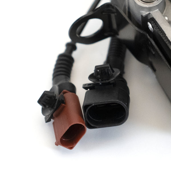 Arnott P-3882 Compressor Audi A8 Quattro (D3 Chassis) w/ Diesel & W12 Gas